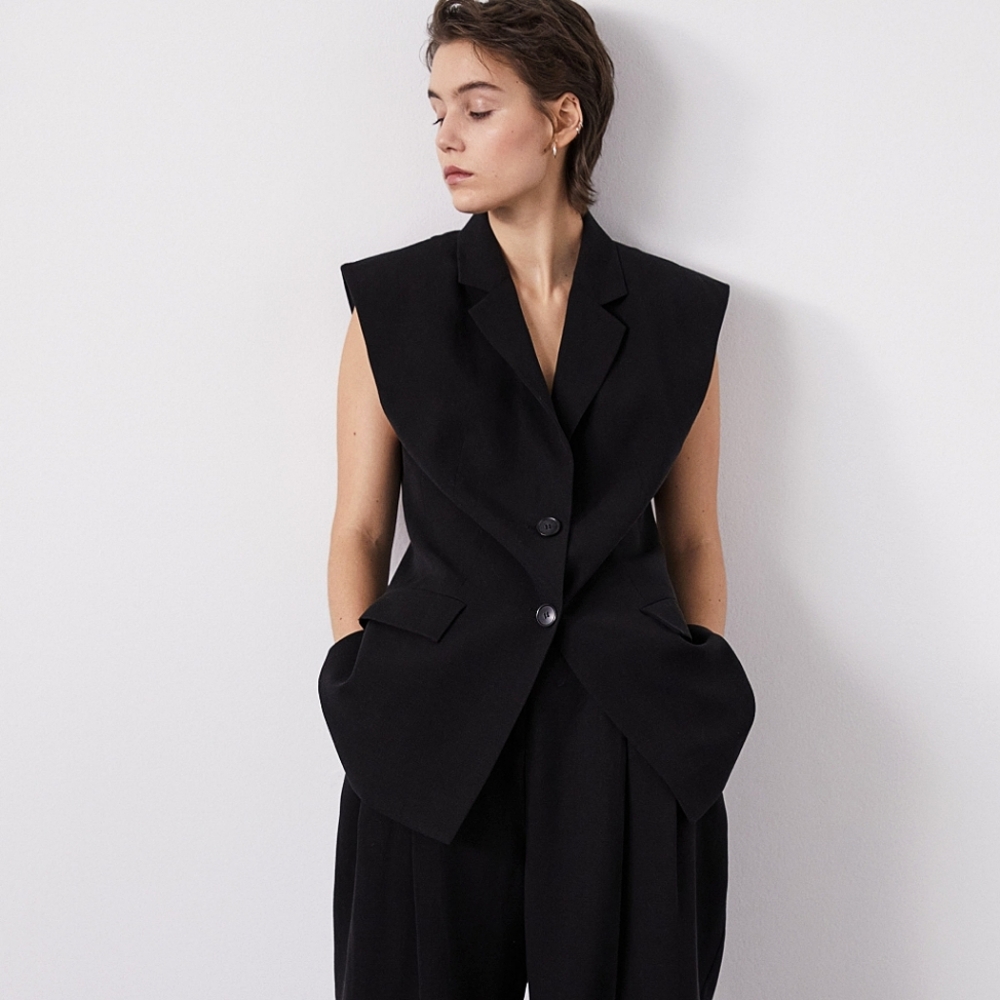 H&M Matching Set Black Sleeveless Jacket and Pleated Pants NWT